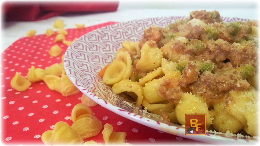 Orecchiette con ragù bianco ai piselli