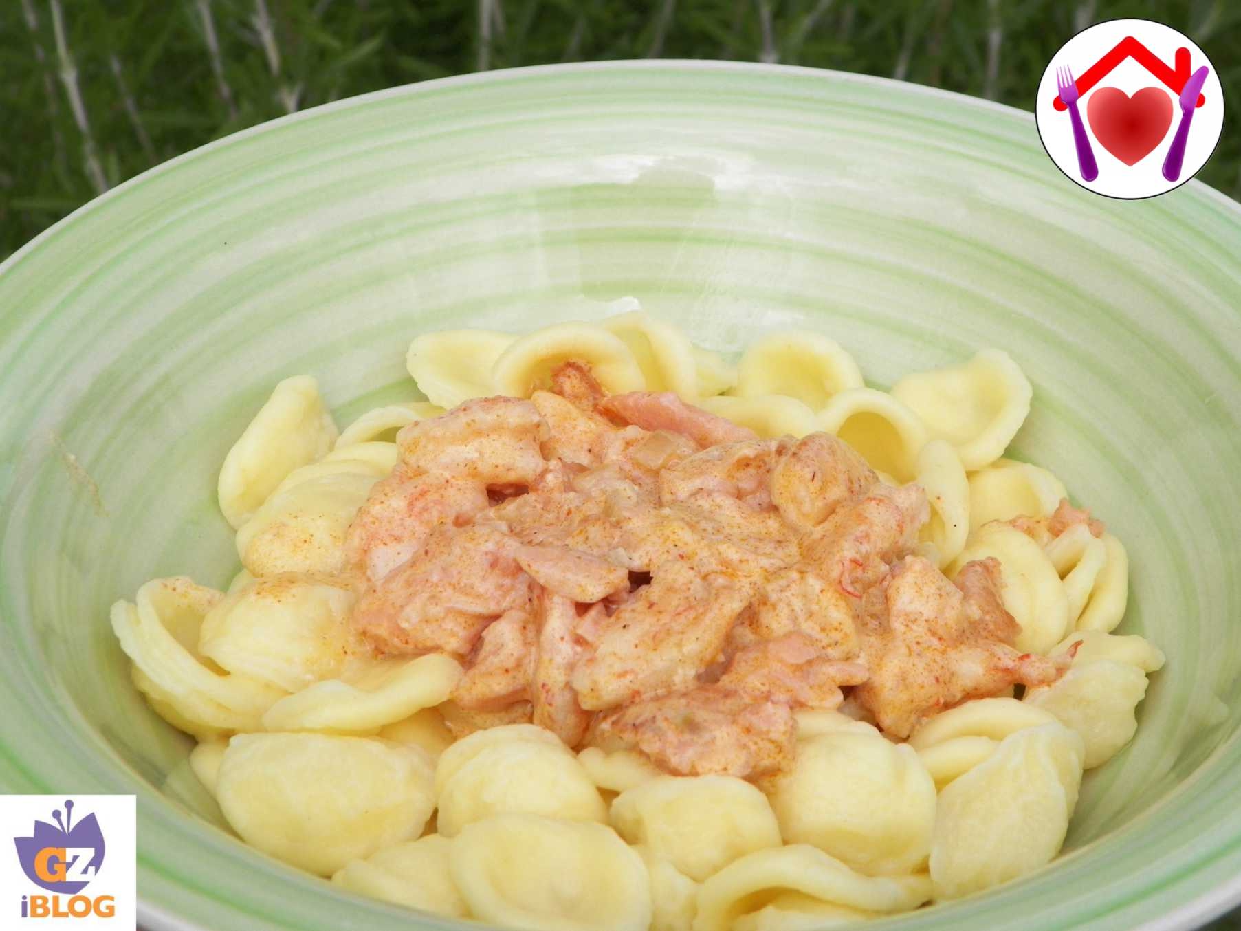 Orecchiette con salmone e gamberi