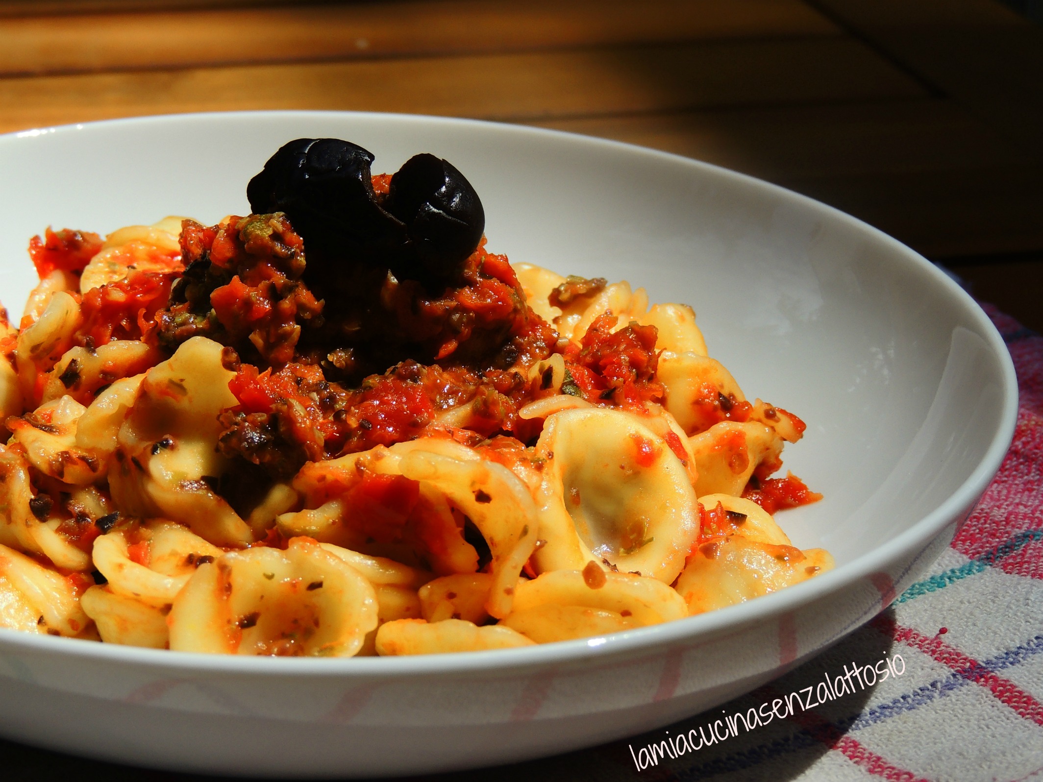 Orecchiette con sugo di pomodori secchi e olive