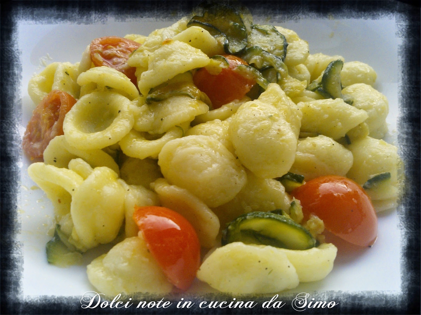 Orecchiette con zucchine e pomodorini