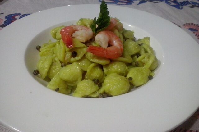 Orecchiette fatte in casa all’avocado e gamberi