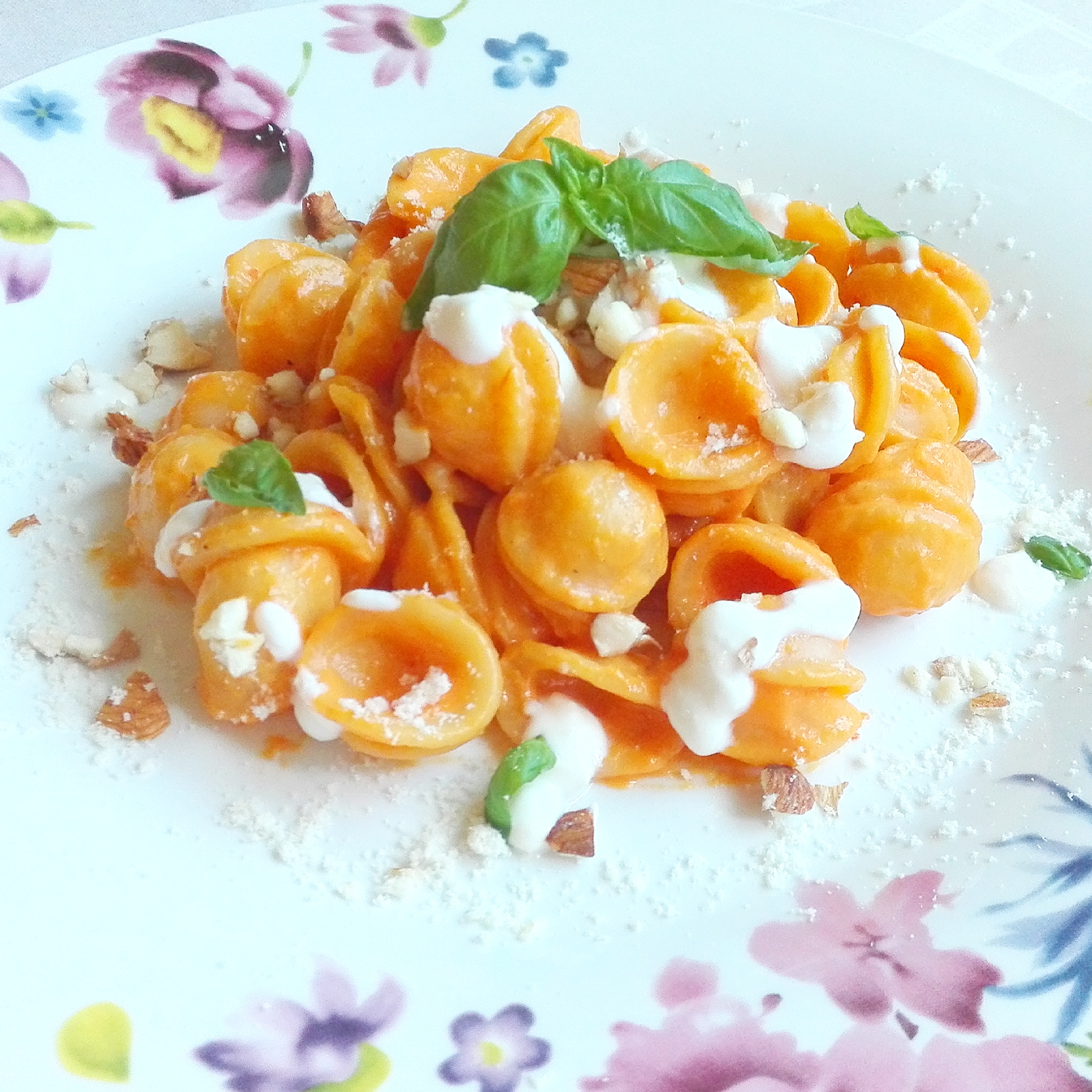 Orecchiette in crema di ricotta, peperoni e parmigiano