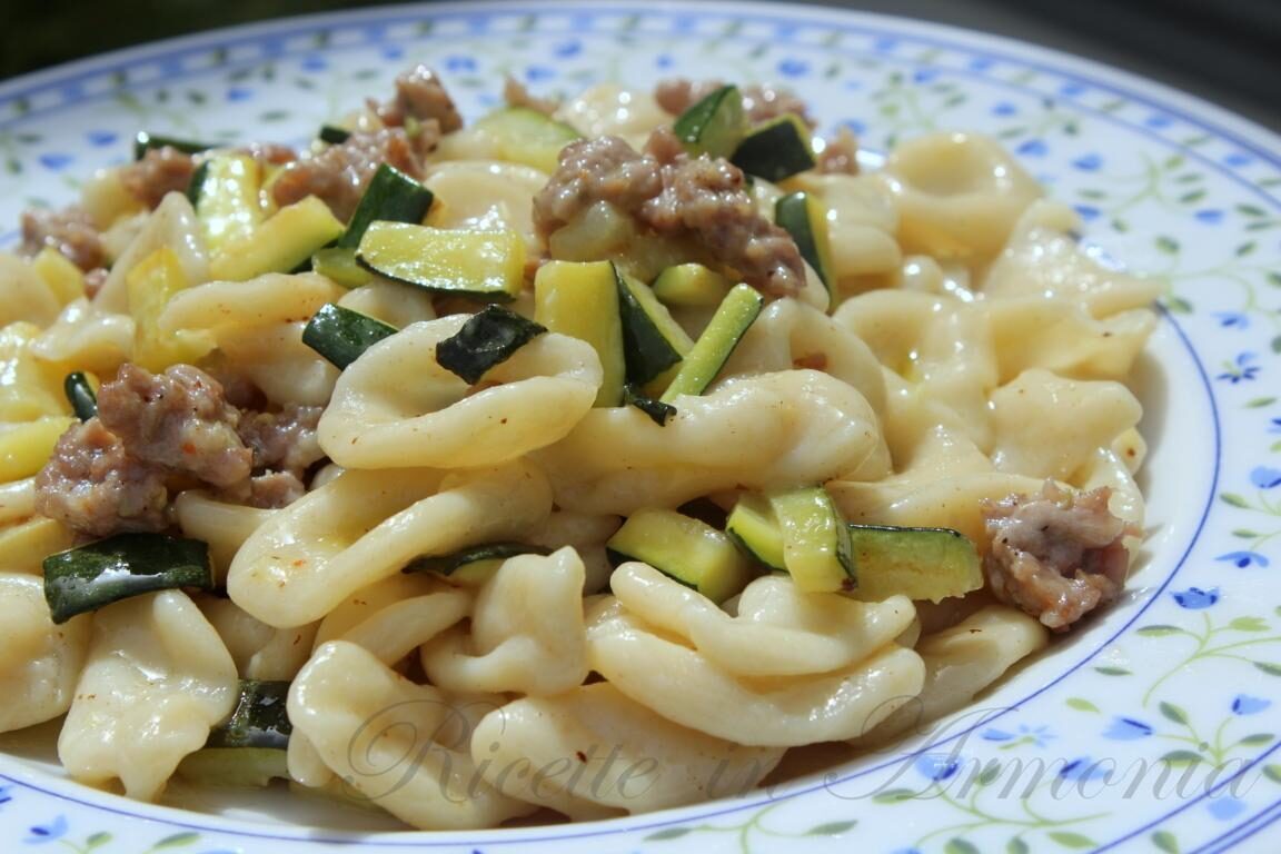 Orecchiette pugliesi salsiccia e zucchine!