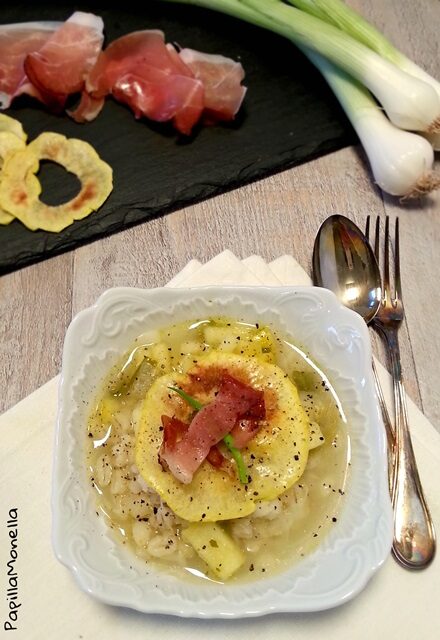 Orzo alla mela e speck croccante
