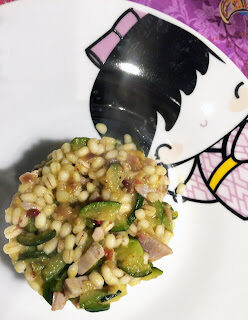 Orzo con zucchine e tonno affumicato al profumo di arancia