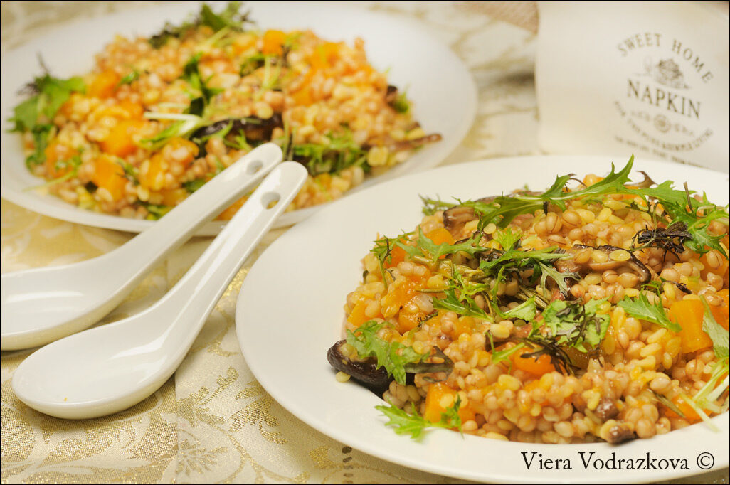 Orzo mondo con zucca, azuki e mizuna