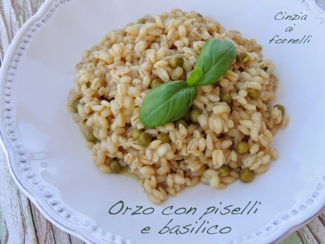 Orzo risottato con piselli e basilico