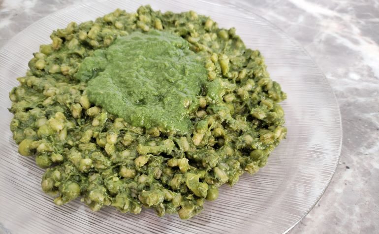 Orzotto con crema di spinaci e piselli