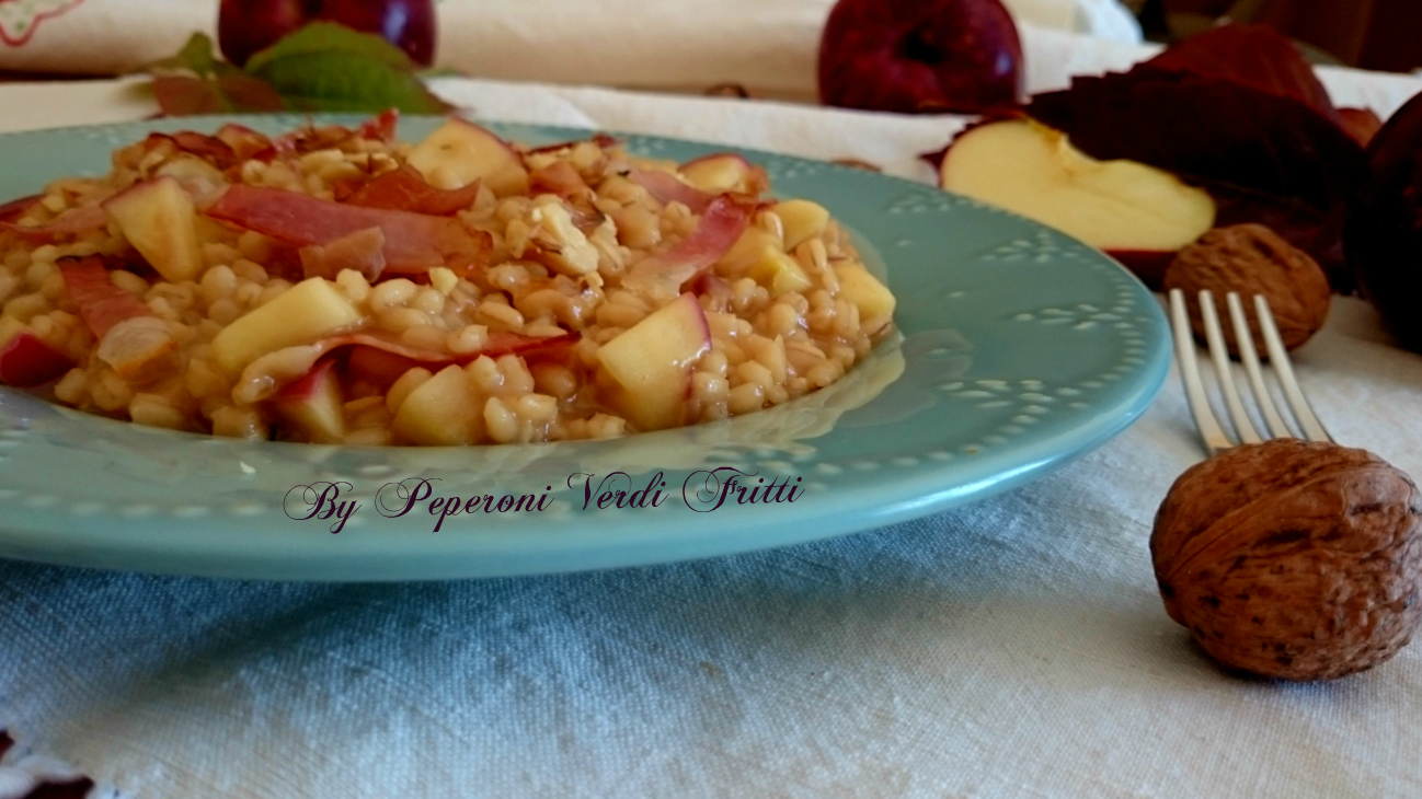 Orzotto con mele noci e speck