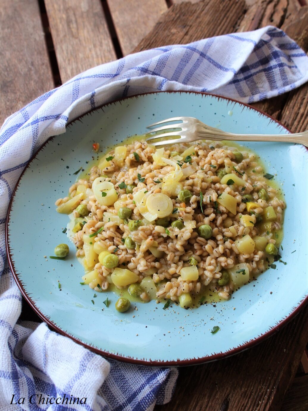 Orzotto con porri, patate e piselli