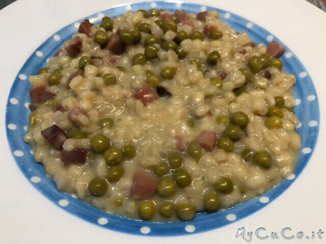 Orzotto speck e pisellini, mantecato all’asiago, con il companion moulinex