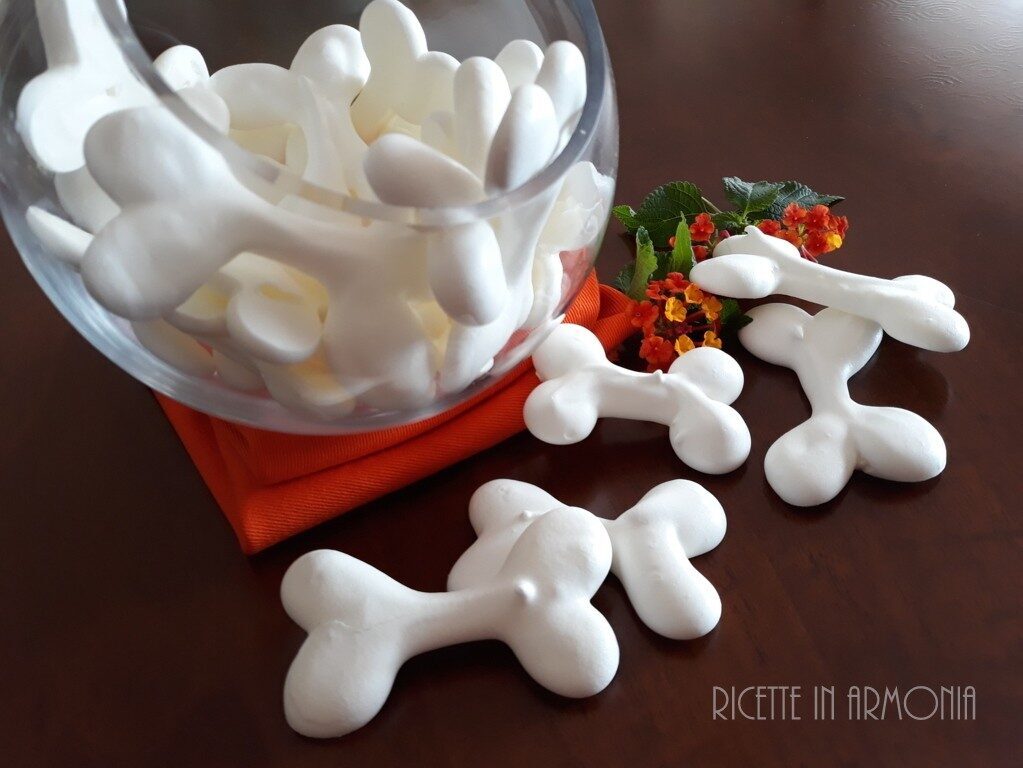 Ossa di meringa per halloween