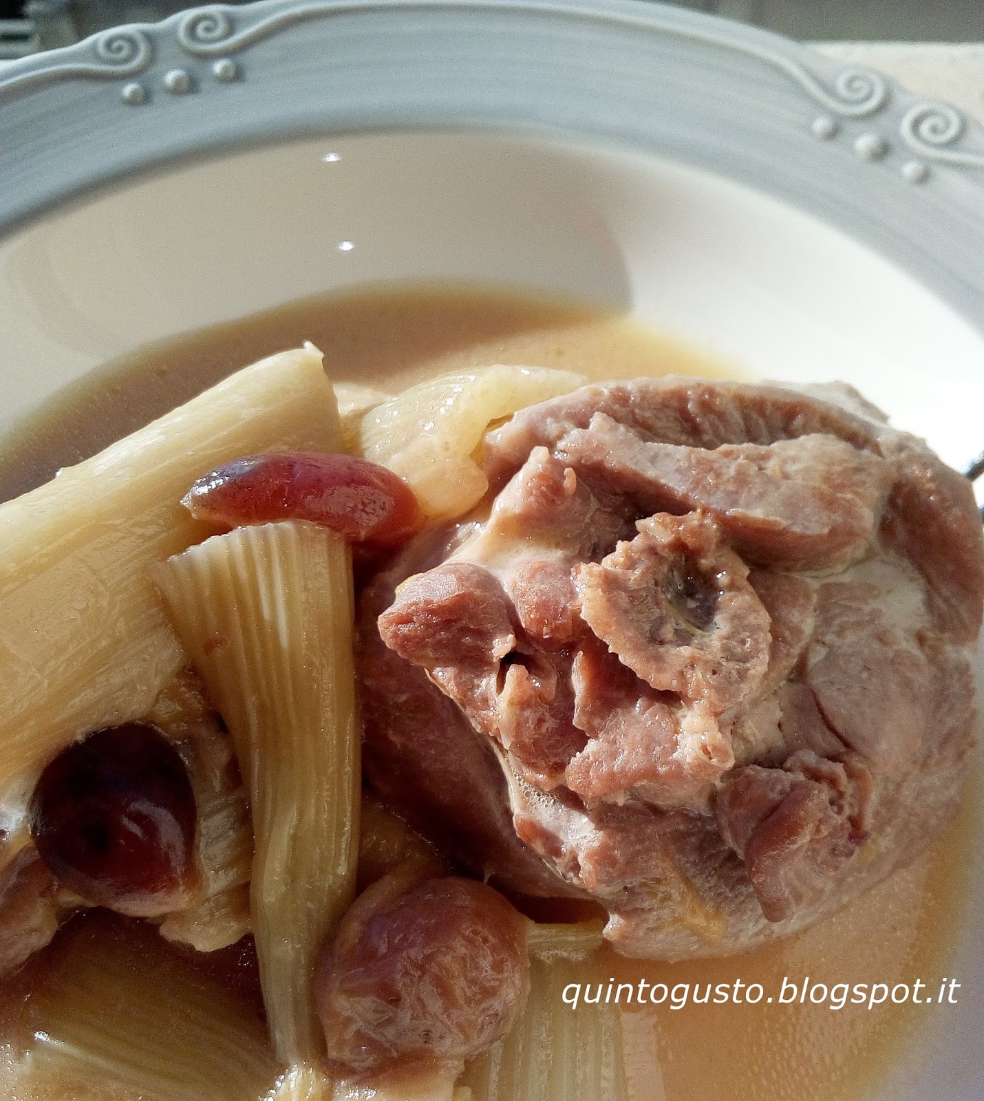 Ossobuco di tacchino porri, sedano e ciliege