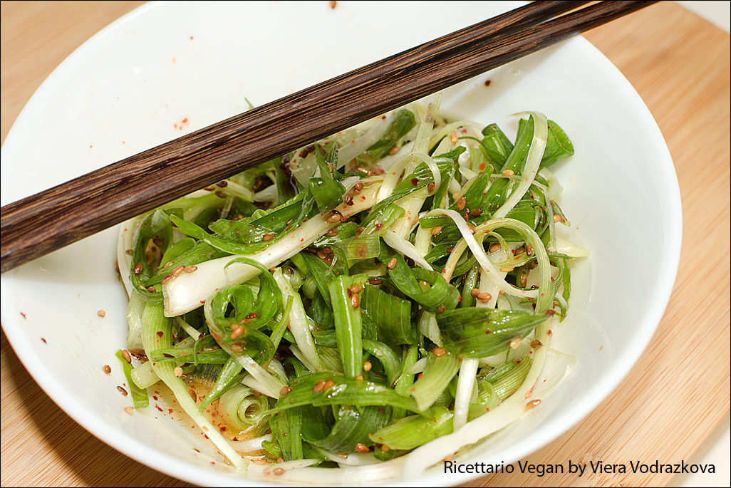 Pa muchim insalata coreana di cipollotti freschi