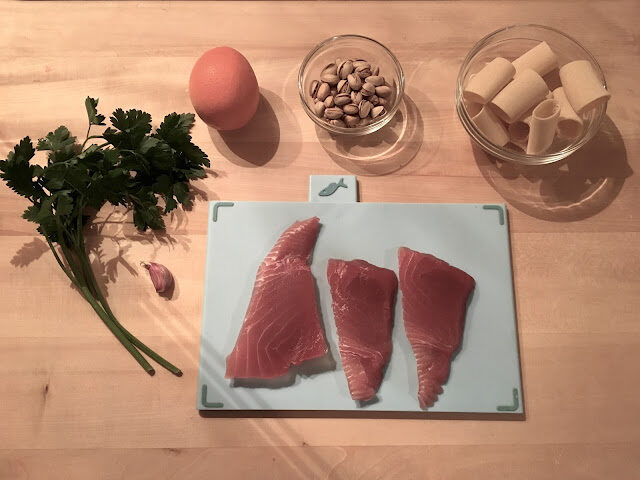 Paccheri al ragù di tonno e pistacchi