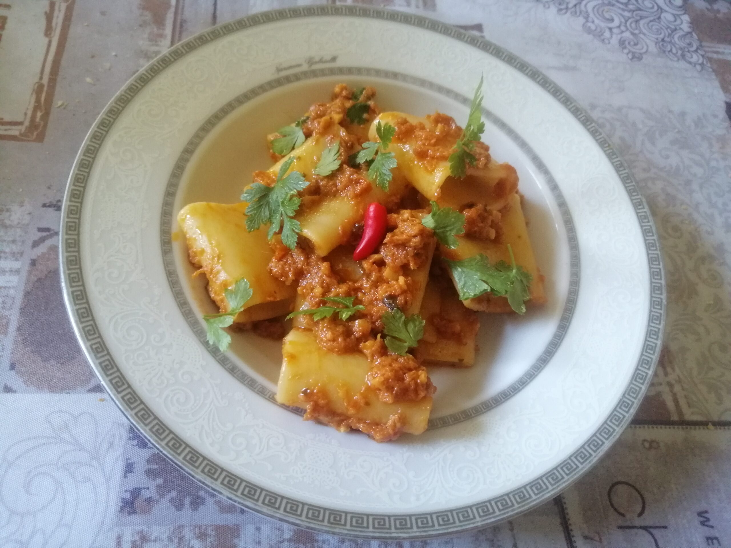 Paccheri al tonno e pesto di mandorle