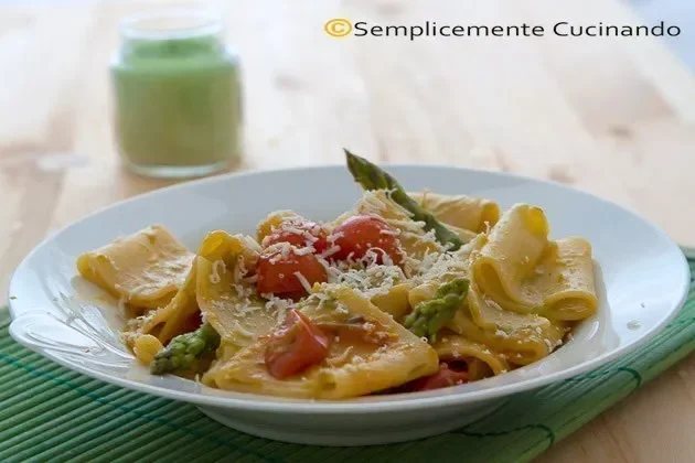 Paccheri, asparagi e pachino