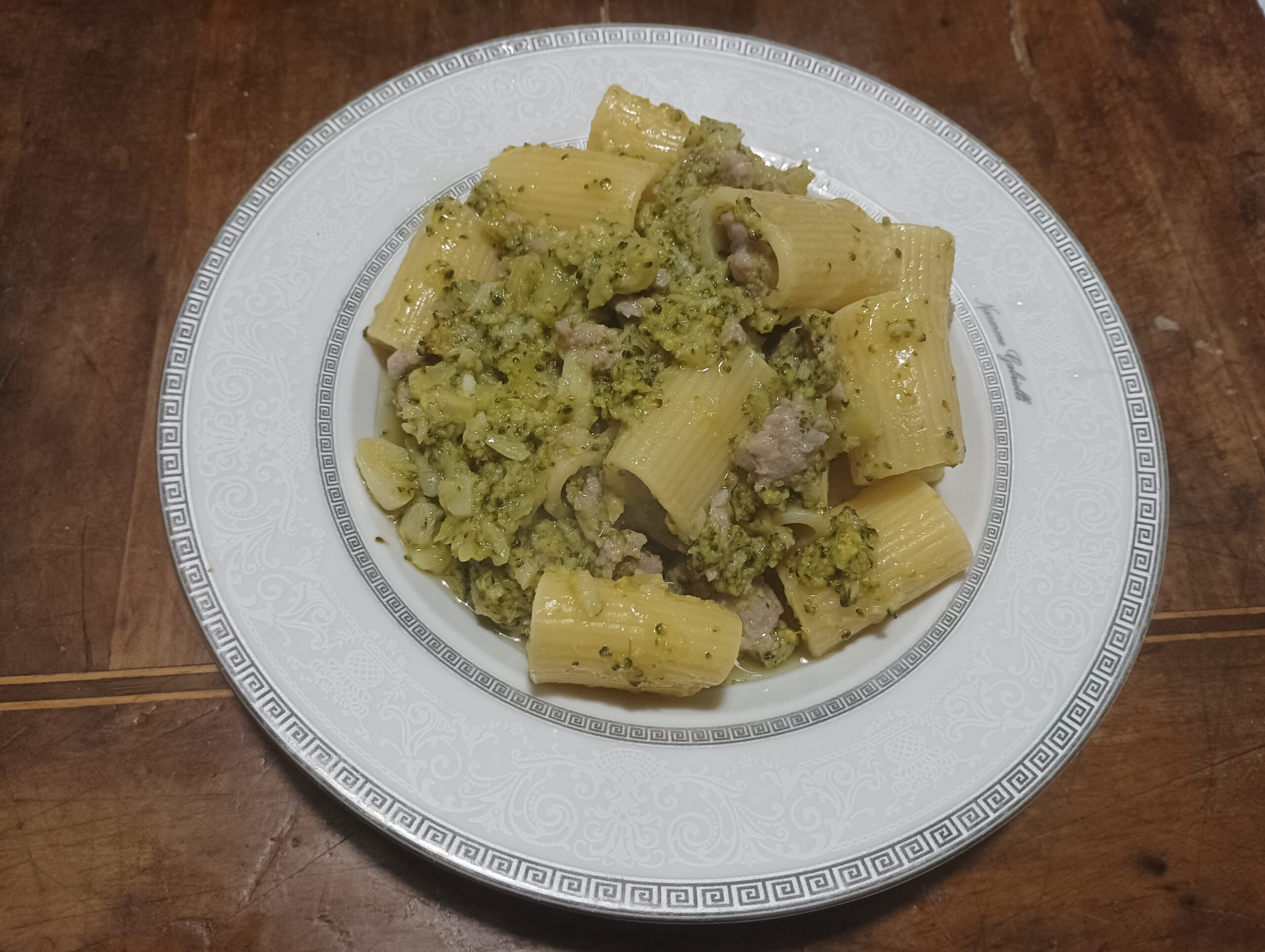 Paccheri con broccoli e salsiccia