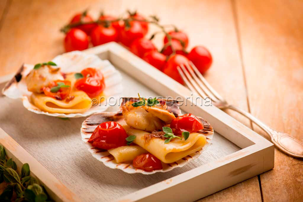 Paccheri con capesante e pomodorini, una semplice bontà