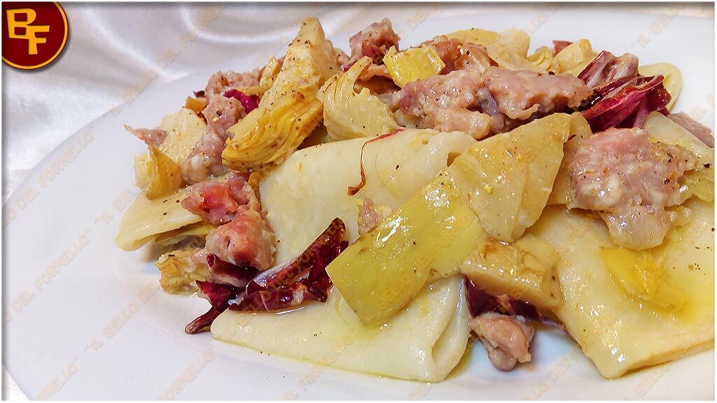 Paccheri con carciofi salsiccia e radicchio