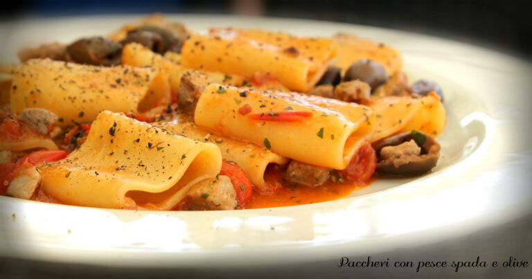 Paccheri con pesce spada e olive