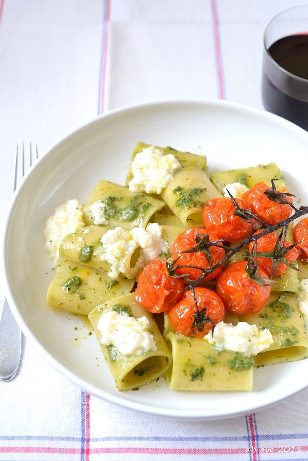 Paccheri con pomodorini arrosto, burrata e olio al basilico