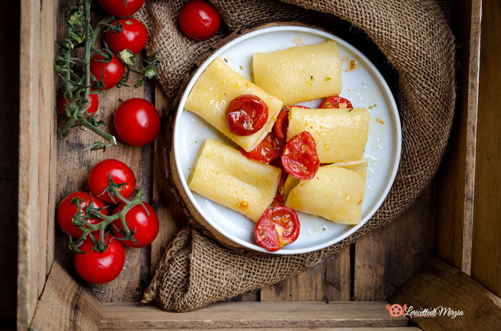 Paccheri con pomodorini confit e granella di pistacchio