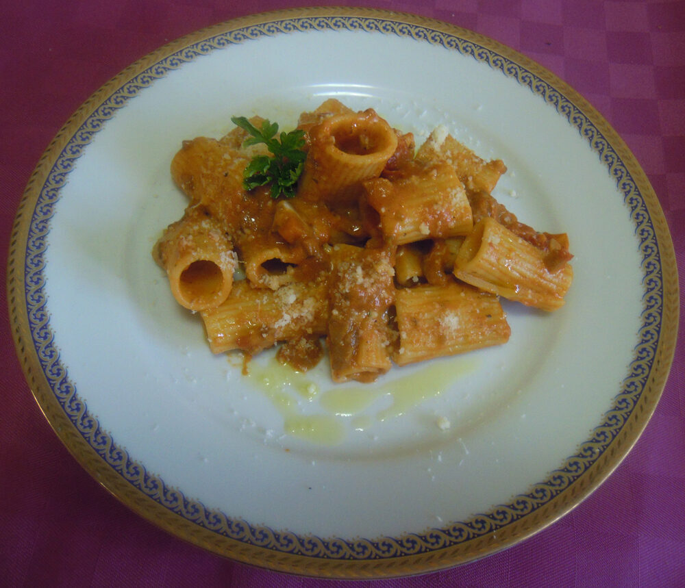 Paccheri con ragù di verdure e seitan