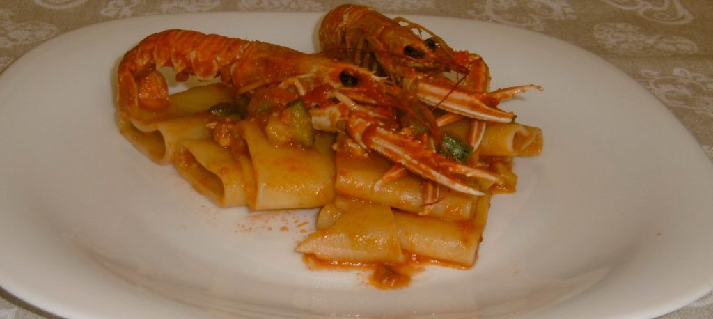 Paccheri con scampi e zucchine
