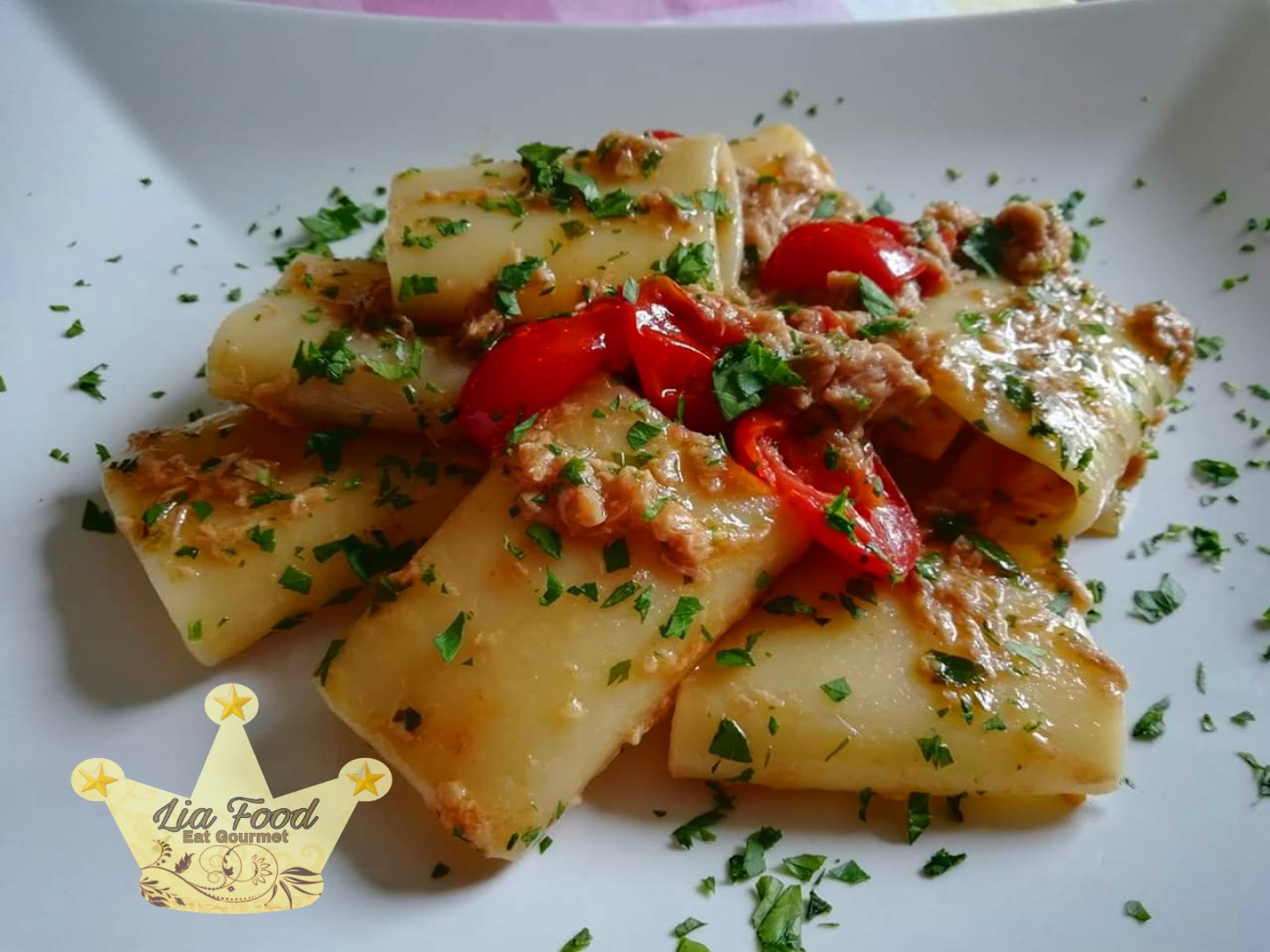 Paccheri con tonno pomodorini e alici