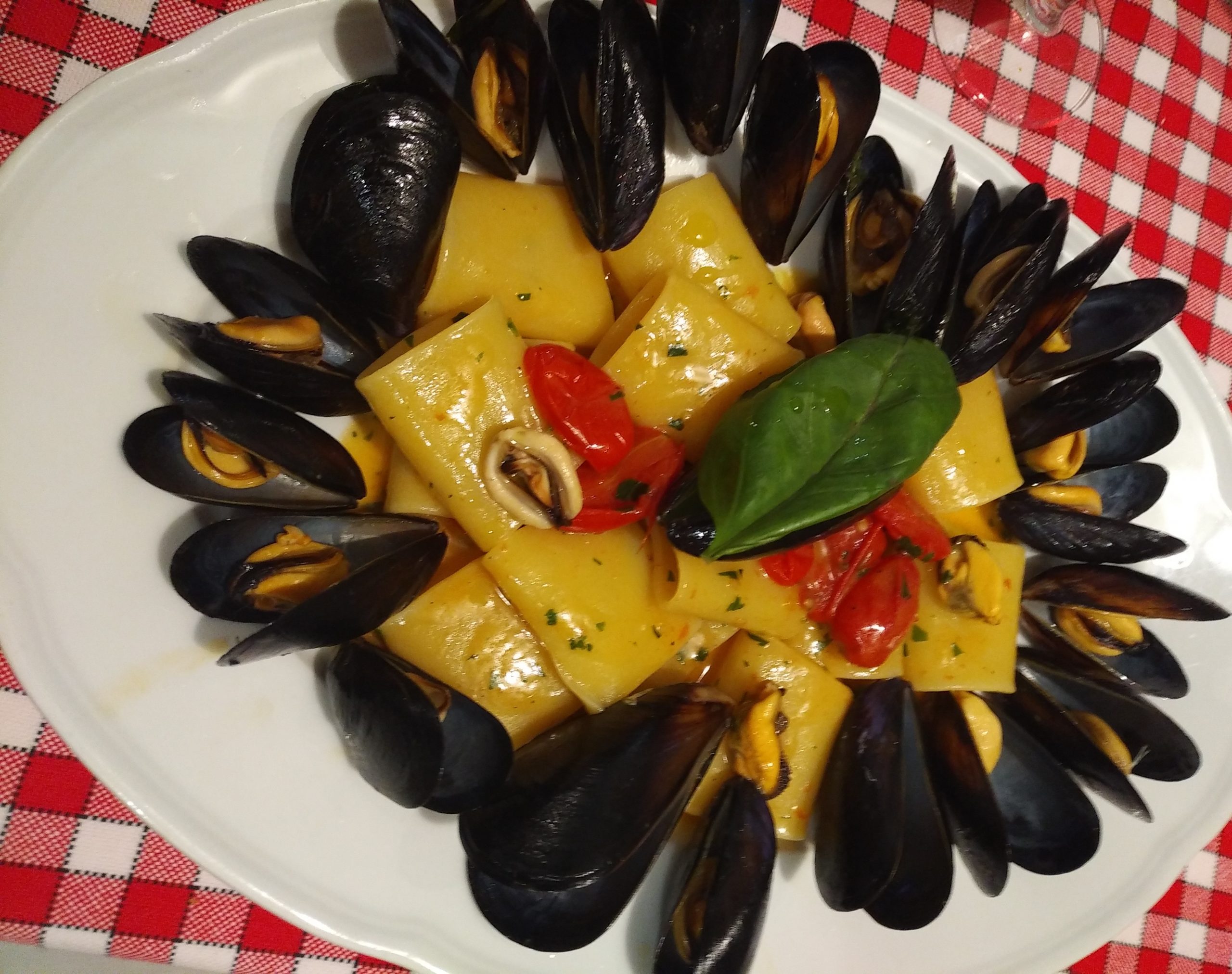 Paccheri cozze e datterini