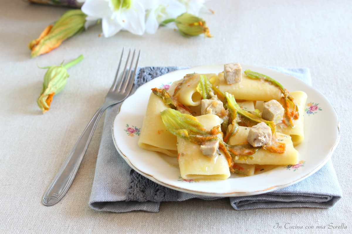 Paccheri fiori zucca e tonno fresco