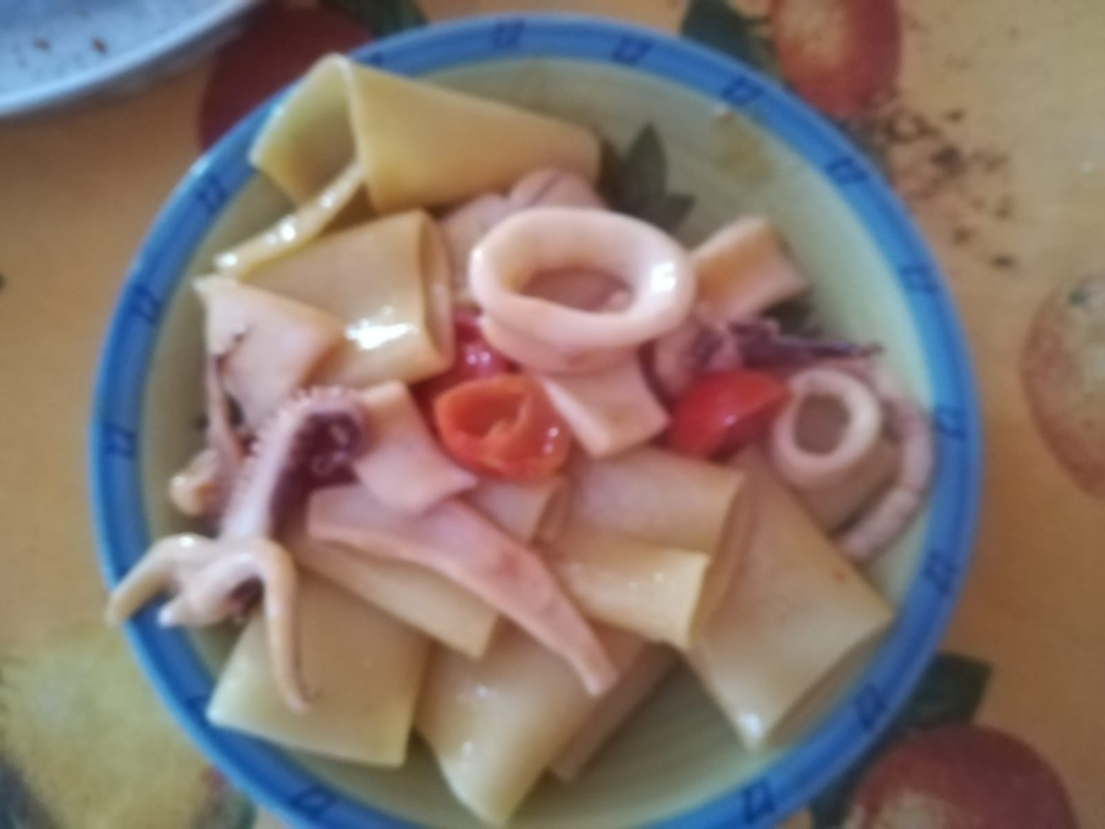 Paccheri  totani e pomodorini
