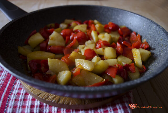 Padellata di patate e peperoni alla paprika