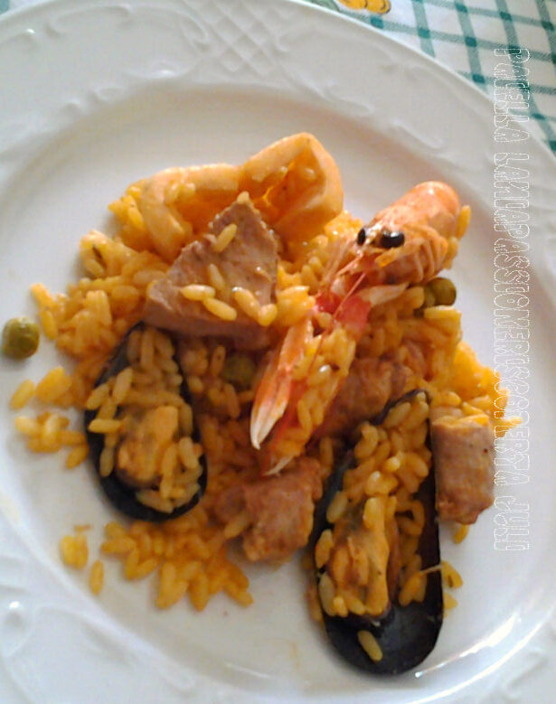 Paella calamaro gamberetti gamberoni