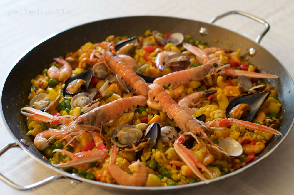 Paella di pesce e verdure