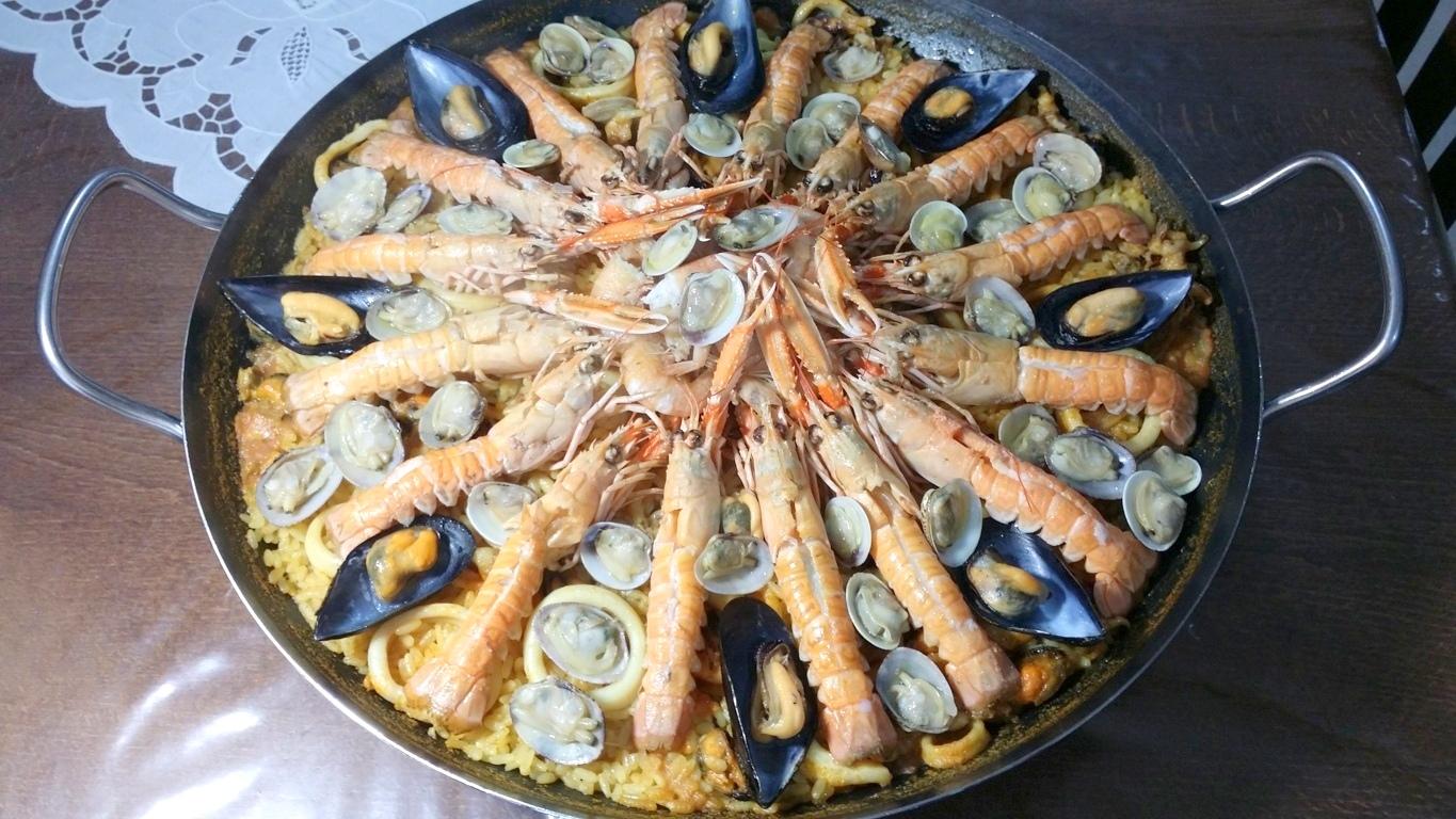 Paella di pesce senza verdure: ricetta spagnola!