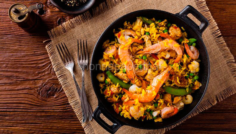 Paella, il sapore e il profumo della tradizionale ricetta spagnola