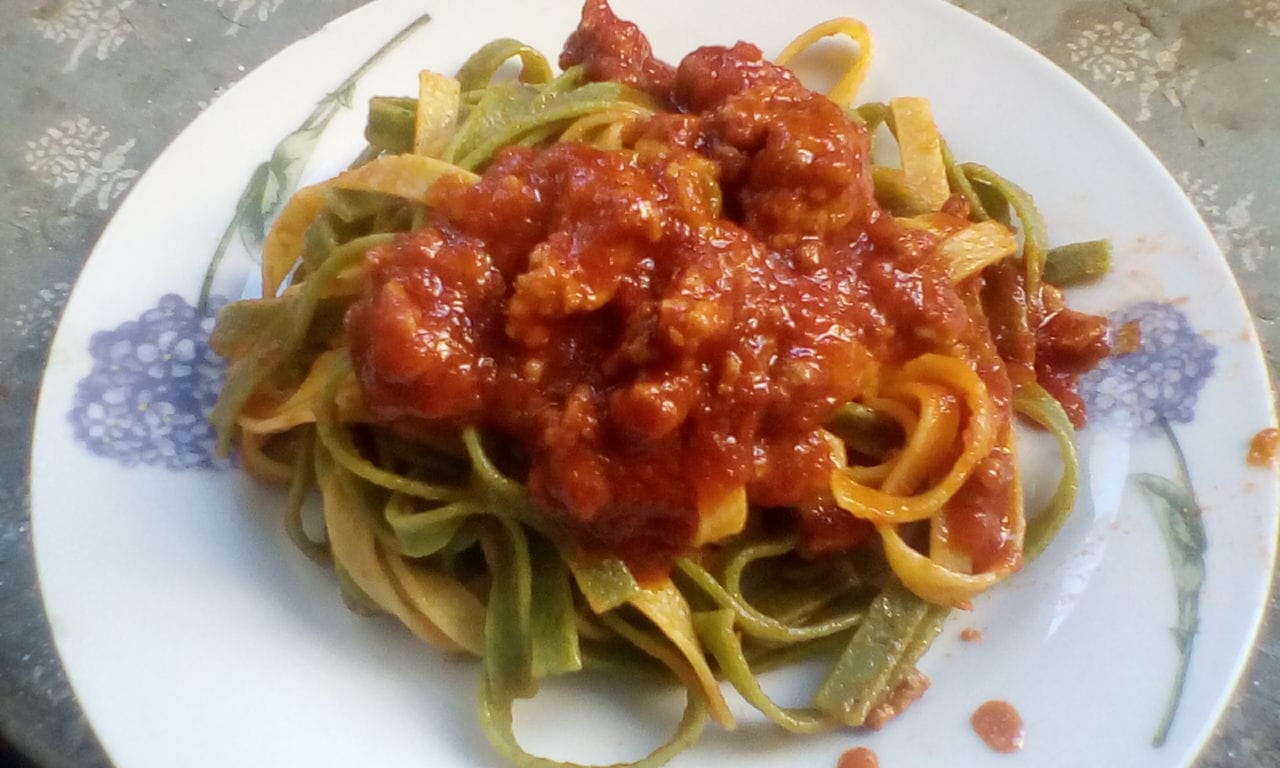 Paglia e fieno con bolognese