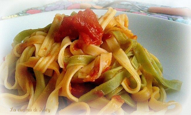 Paglia e fieno con pomodorini pachino