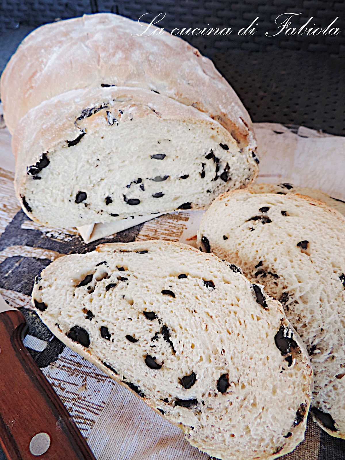 Pagnotta alle olive nere