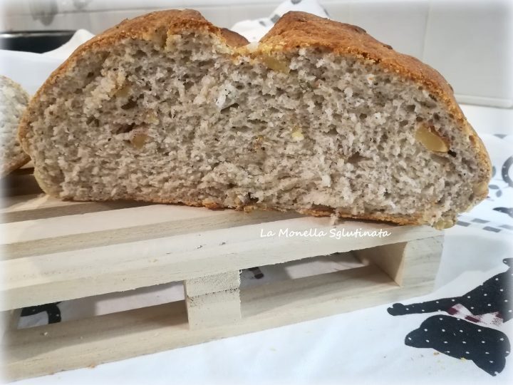Pagnotta con noci e rosmarino