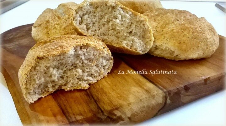 Pagnottelle con farina di grano saraceno