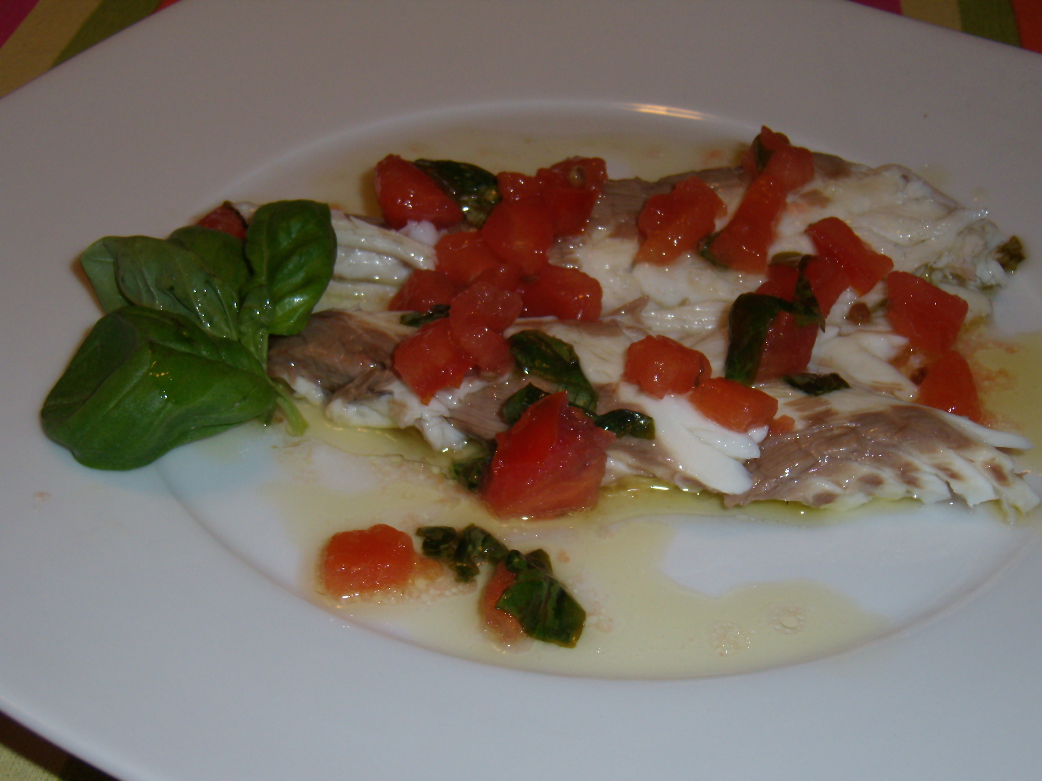 Pagro rosa al sale con vinaigrette al pomodoro, coriandolo e basilico