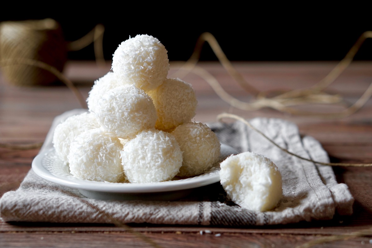 Palline al cocco e ricotta
