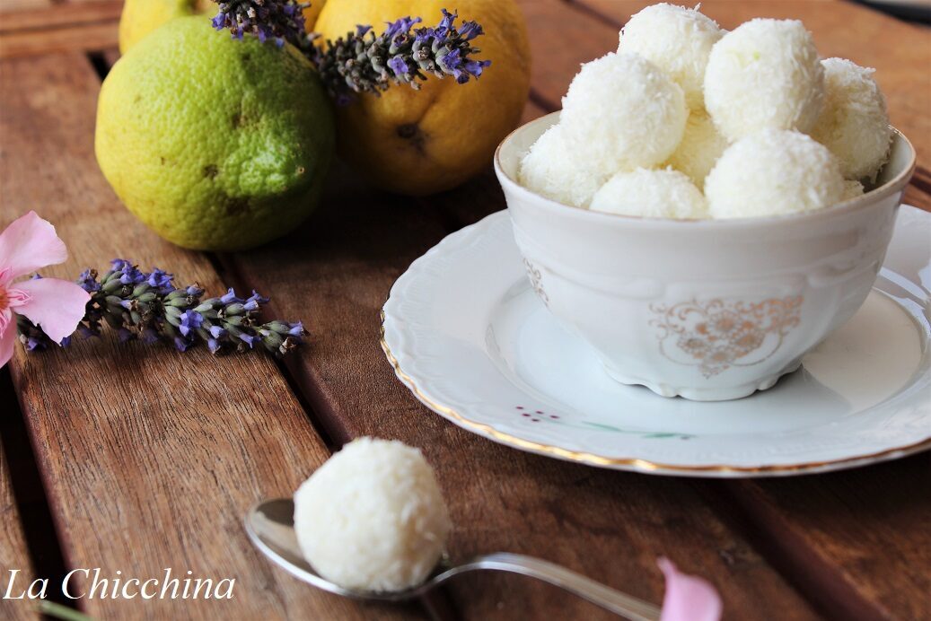 Palline con ricotta e cocco profumate al limone (in 10 minuti)
