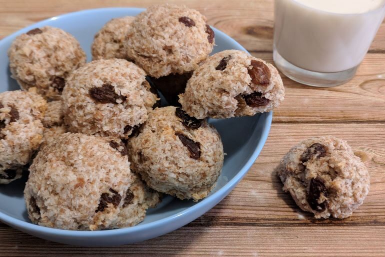 Palline integrali senza zucchero con cocco e uvetta