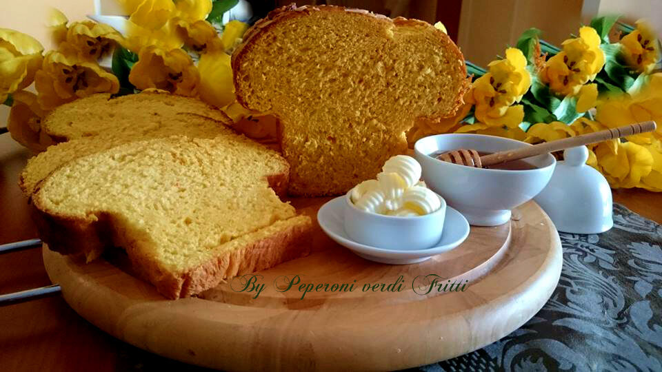 Pan brioche alla zucca con noci e mandorle