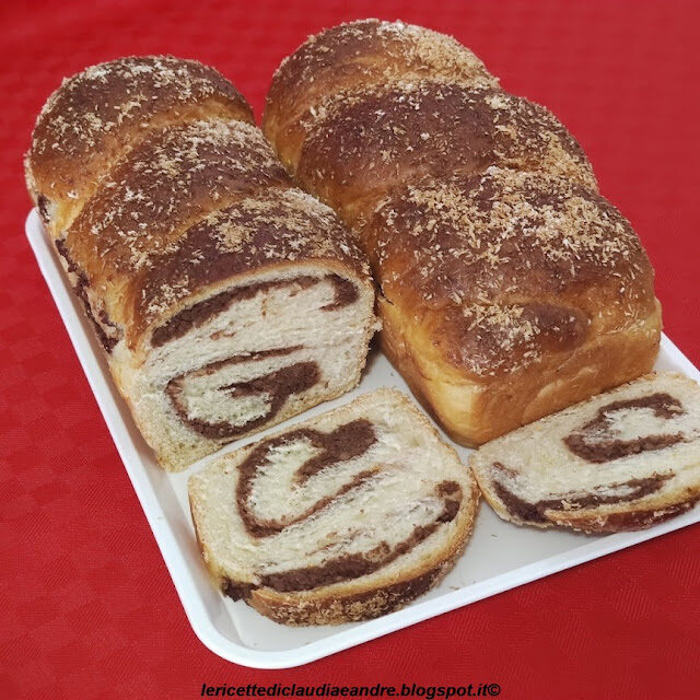 Pan brioche all’acqua ripieno con crema di noci e cocco (cozonac rumeno light a modo mio)