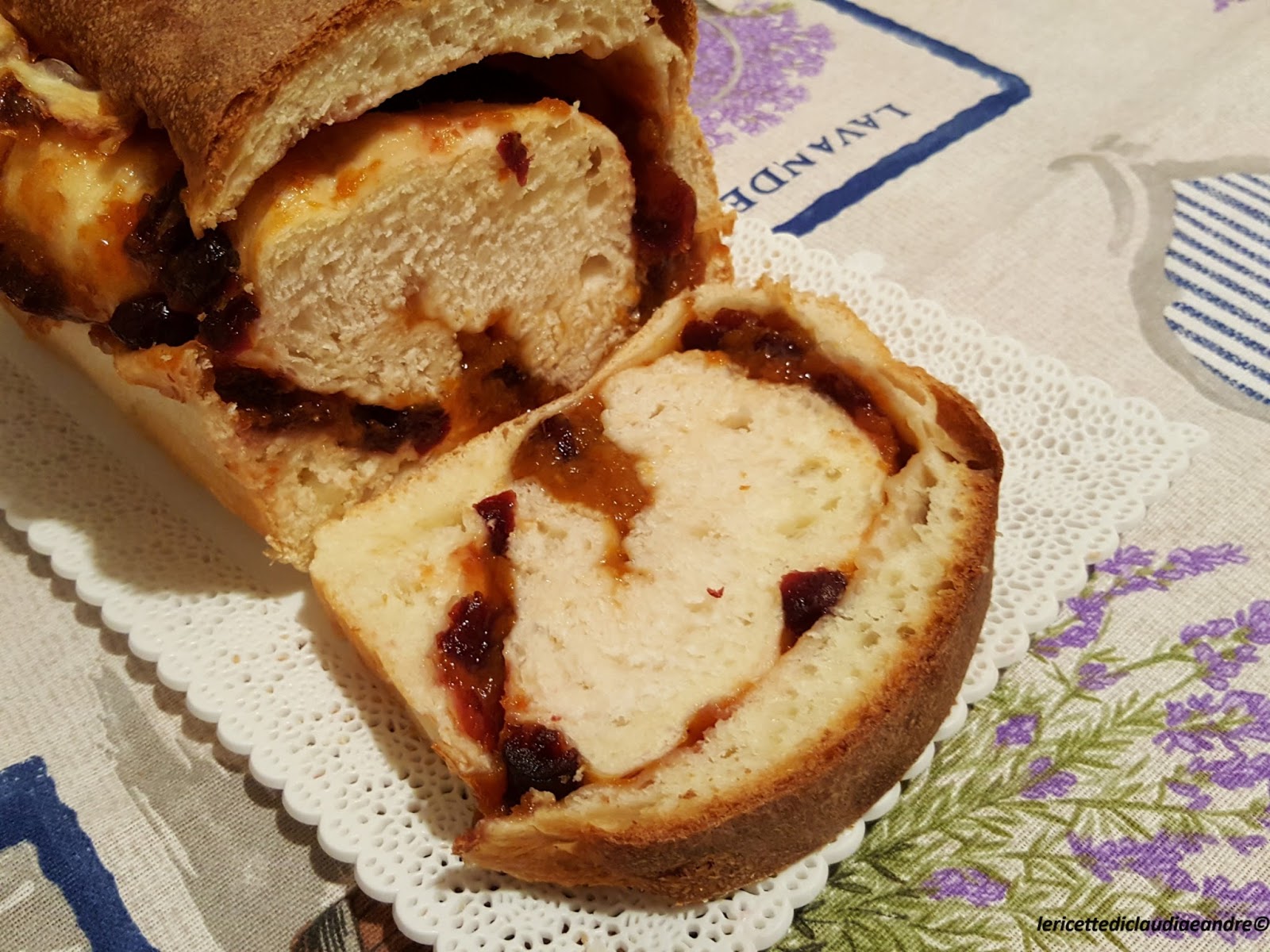 Pan brioche all’albicocca, mirtilli rossi e lievito madre